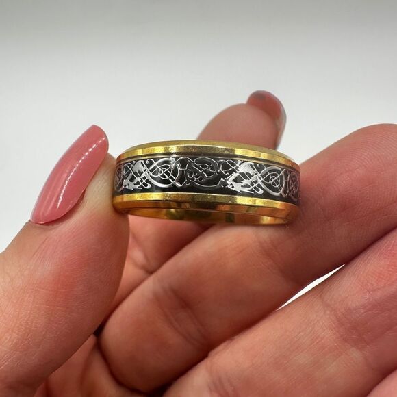 Men's size 12.5 yellow gold tone with black center/silver scroll work, ring! - Picture 6 of 9
